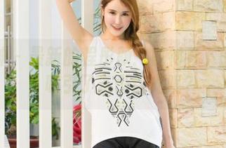 推女神 – 最新的程彤颜：白衬衫下的味道，吸引了多少目光呢？