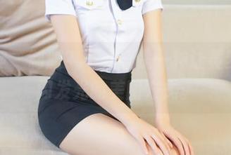 推女神 – 制服？不，只是一种让黄梦羡闪闪发光的美图方式。