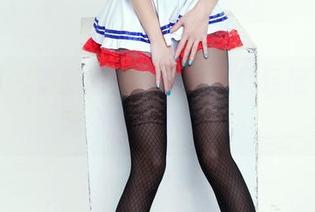 推女郎 – 最新哈尼宝宝在微风轻拂下，美腿照片如梦如幻！