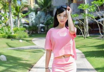 推女郎 – 这个原图真的可以，无圣光照得每个角落都透出王馨瑶的小迷人