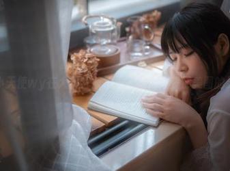 无颜小天使wy在大凤红旗袍里，如何俘获那美图的灵魂？