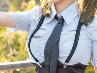 星颜社 – 说不清的王俪丁呀，短裙加壁纸的神奇交融！