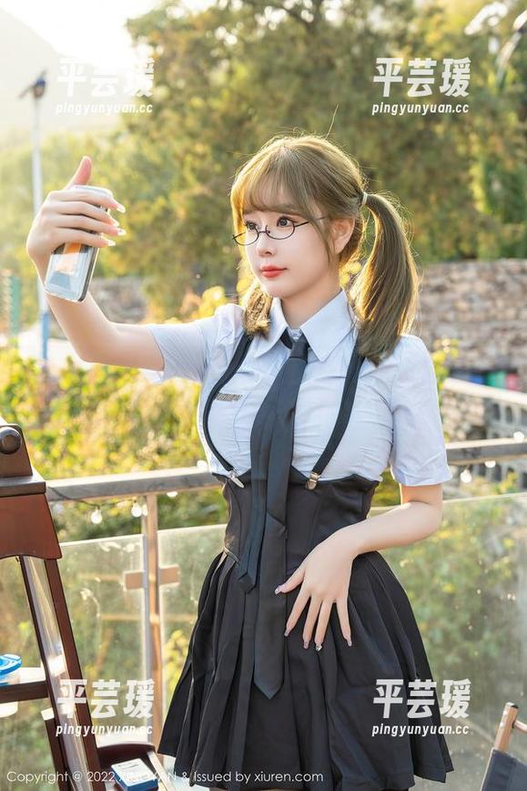 星颜社 - 说不清的王俪丁呀，短裙加壁纸的神奇交融！