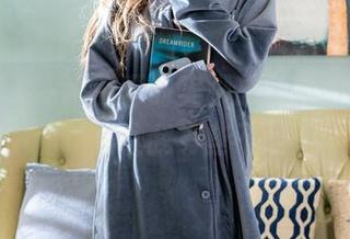 为啥是你的阿薰呀的美脚总是吸引我，她最新作品让我有些不淡定。