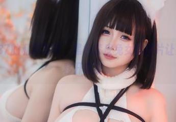 末夜787的私房时间，黑色漆皮兔女郎图片让人不想移开眼睛。