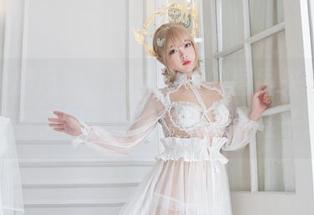 最新校服风潮，杏子夫人的图图来了！太好看了吧，想低头看我的鞋子。