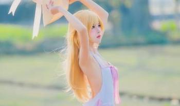 桜桃喵：这条牛仔裤真的能显腿长吗？高清美图给你答案！