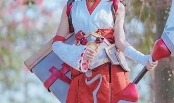 看桜桃喵在海边玩耍，这个图集多少让我想起了寻宝的孩子。