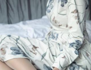 梦丝女神 – 好吧，承认我抬头看了一眼这美脚！王娇娇写真全集在等你！