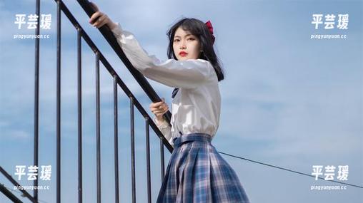 梨瑾瑾的学姐，刚走出教室就开始上演美图大片！