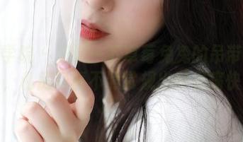 模范学院 – 见识一下草莓兔兔的吊带魔法，私房写真不照常规出牌很痛快