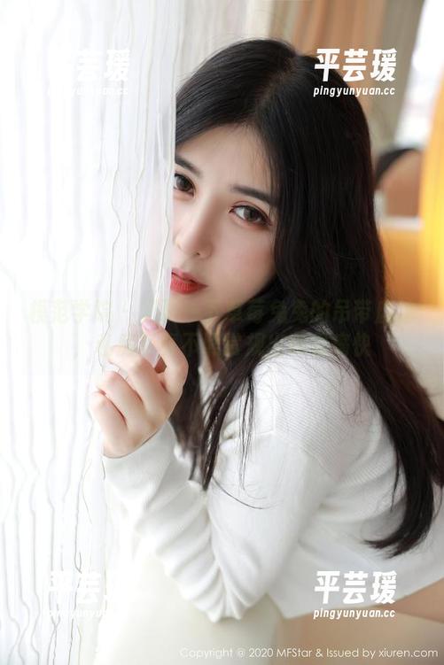 模范学院 - 见识一下草莓兔兔的吊带魔法，私房写真不照常规出牌很痛快