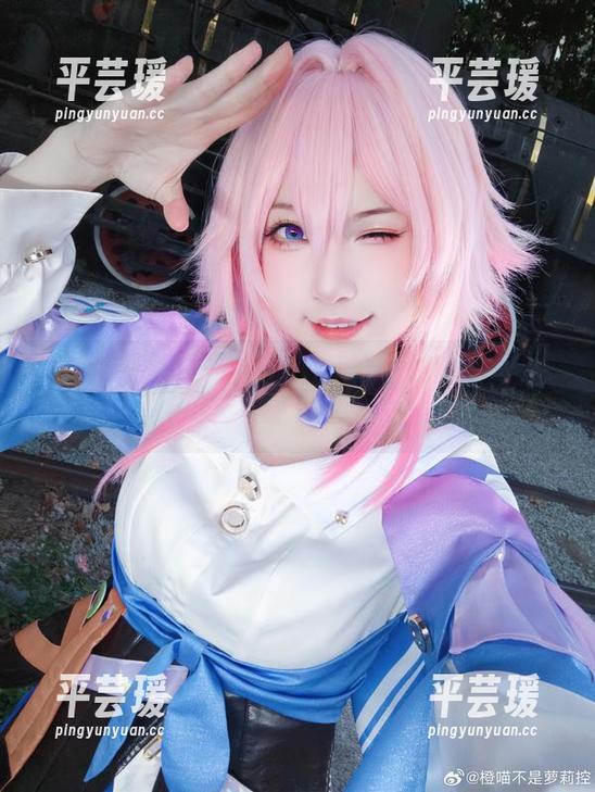 在户外与橙喵同框，福利写真直击你的快乐神经！