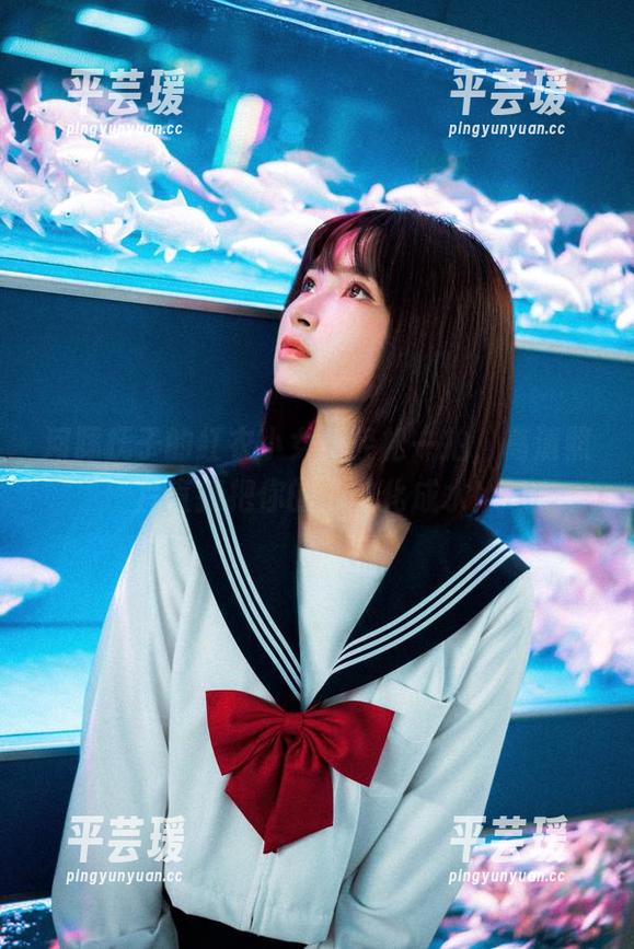 河豚抚子的红衣小女仆轻松一拍，高清照片直接把你的心融化成水！