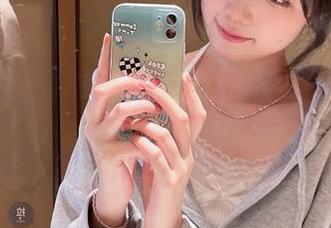 “观看炸酱沐沐，黑太子无所不在的姿态”——无法抗拒的吸引力