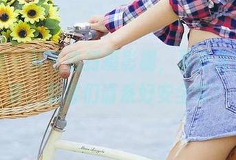 爱尤物 – 从飞机到摄影棚，夏玲蔓空姐写真：乘客们请系好安全带！