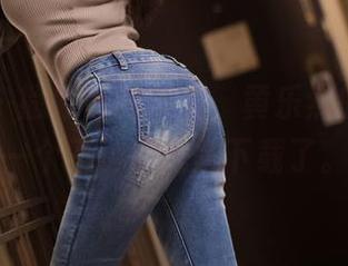 爱蜜社 – 撒娇般的美脚，黄乐然的美图，一个不小心就想下载了。