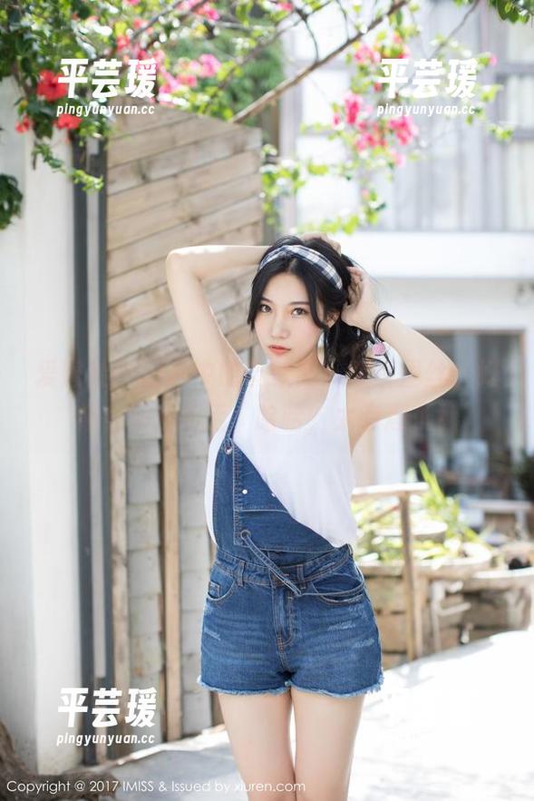 爱蜜社 - 图片中的黄歆苑：这裤里丝，好像在和我说话，哈哈，太有趣了！