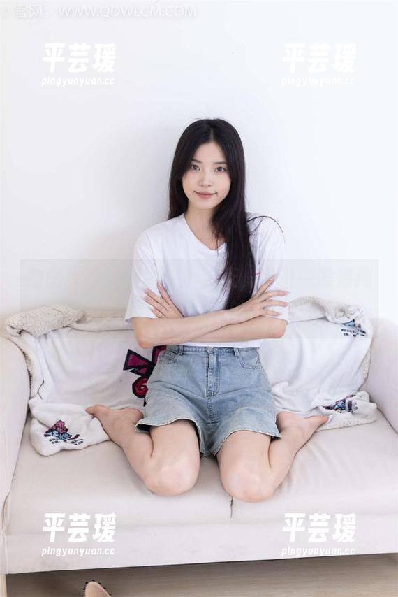 物恋传媒 - 原图中小晴天，带着一股清纯气息，像是阳台上盛开的小花般清新。