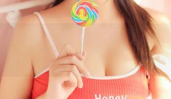 猫九酱的比基尼作品，看着图库里的每一条线条都让我想多看一眼。