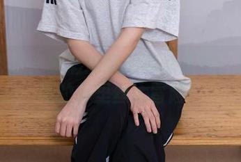 甜予摄影 – 色彩斑斓的高清图片：思思与她的裤里丝大冒险！