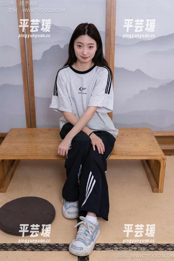 甜予摄影 - 色彩斑斓的高清图片：思思与她的裤里丝大冒险！