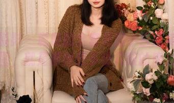 甜予摄影 – 璇璇的全套光脚小西红柿葡萄原图，就是那种想多看几眼的魔力。