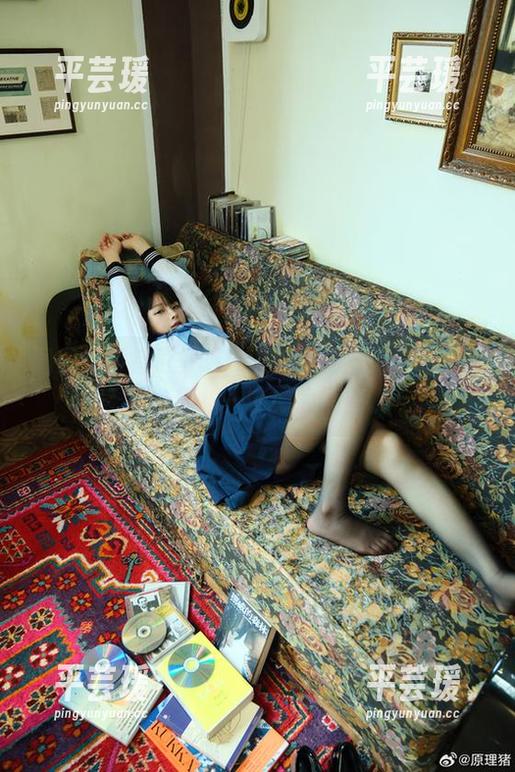 图集中还有更多哦！白莉爱吃巧克力的香奈乎，轻松一瞥愿意停留。