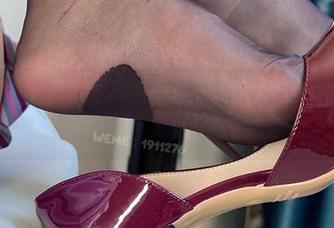 微密圈 – 留个心眼，白龙猫女的“红底极光”照片，居然还在等你免费来拿！