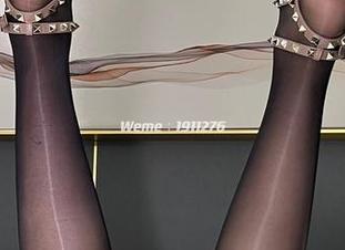 微密圈 – 换个口味试试？白龙猫女的复古无弹力咖啡色丝套图，让你为旧时光点个赞！