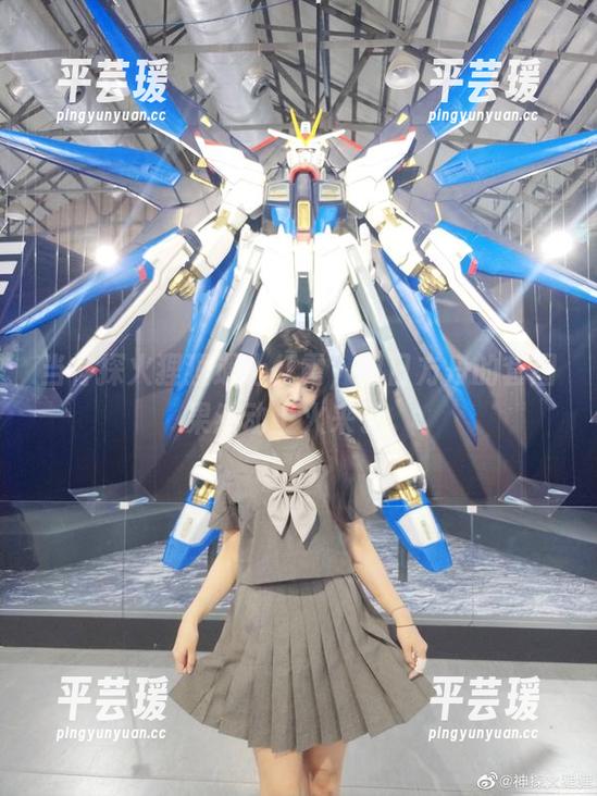 当神探火狸狸遇上红霞，明日方舟的套图果然动上火来了。