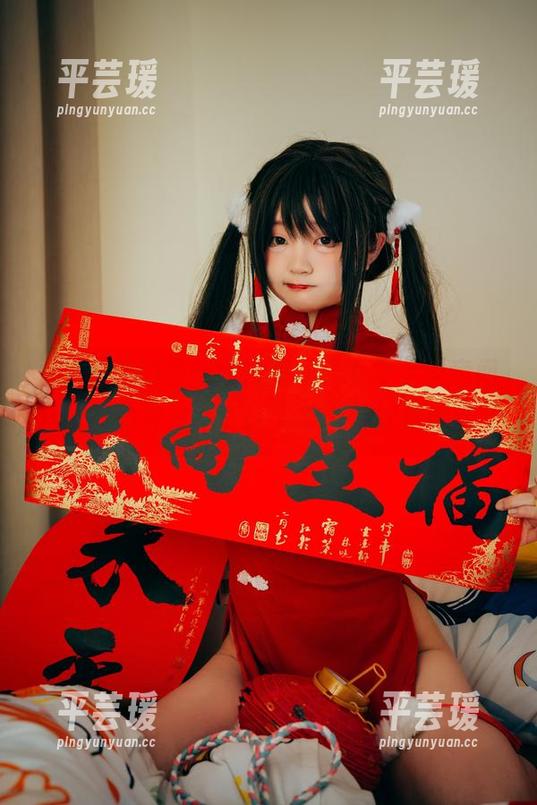 神沢永莉的最新照片里，“女友”无意间展露出的神态，真让人不自禁浮想联翩。