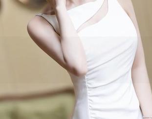 秀人网 – 行走在久久Aimee的私拍作品中，睡衣的柔软感不小心揪了我的心。