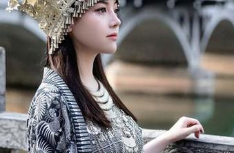 秀人网 – 在浴缸里？余贝拉bella无圣光图包，果然能为水增色