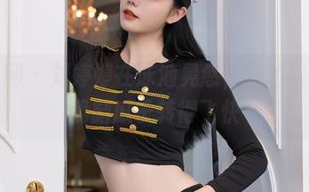 秀人网 – 刘婷婷在泳池晃悠，她的写真让我脑瓜子转得飞快