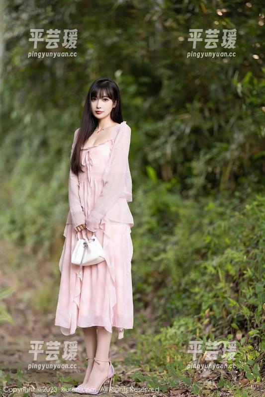 秀人网 - 这个图包，上面全是刘飞儿Faye和她的双马尾，感觉要被萌化了呜呜！