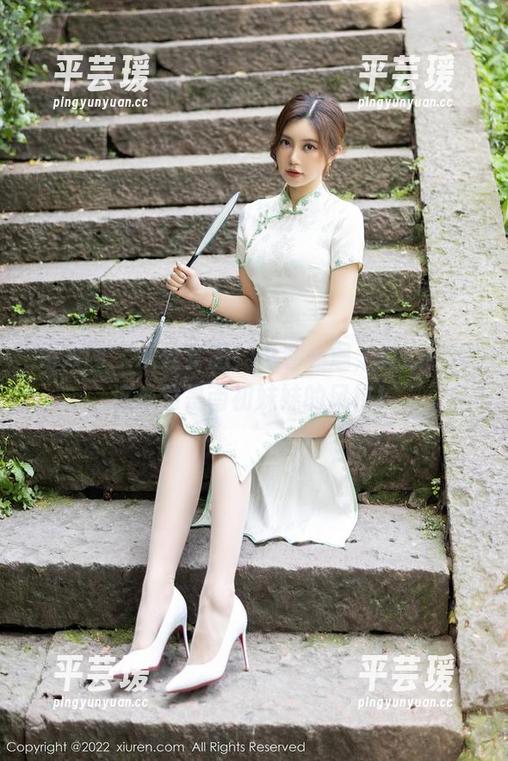 秀人网 - 灰丝套图，再看一遍，真心觉得这依然是南初妹妹的风格！