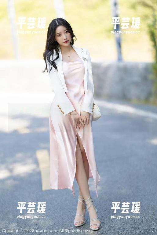 秀人网 - 娜比的校服秀：免费原图一起嗨！