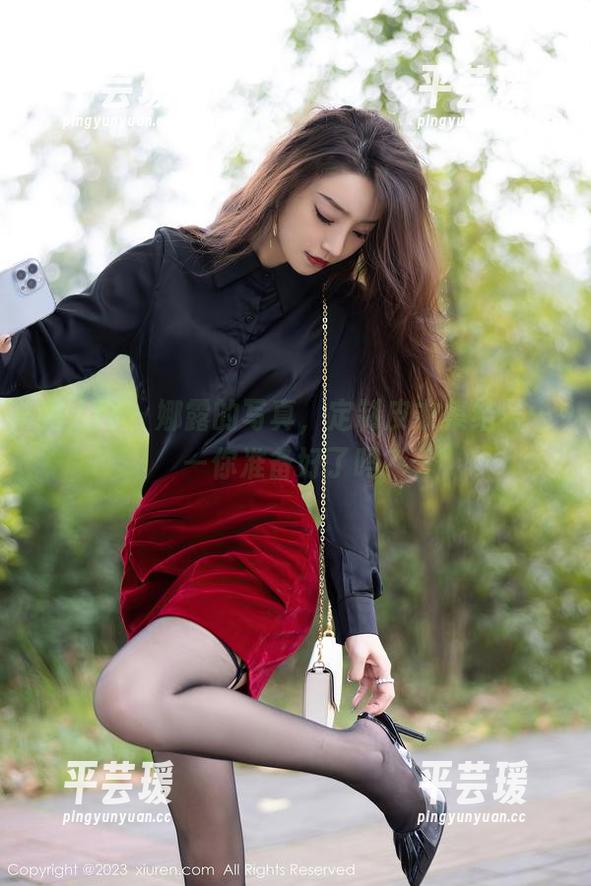 秀人网 - 娜露的写真，定制皮衣集结号——你准备好了吗？