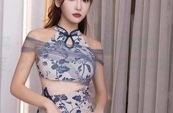 秀人网 – 孟狐狸FoxYini的原图秀，全套裸足，大约是想给我一个别样的视角。