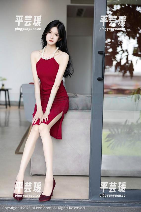 秀人网 - 尹甜甜在线天台特辑：当我和风的对话变成了舞蹈。