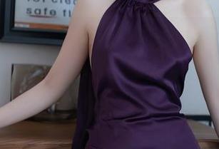 秀人网 – 哇，这毛衣的图片夹带着一丝“我很随意”的气息，这下星子柒kiki又得压力山大了。