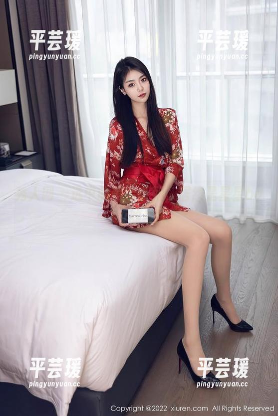 秀人网 - 选中的黑色系列，居然是星星baby的美图