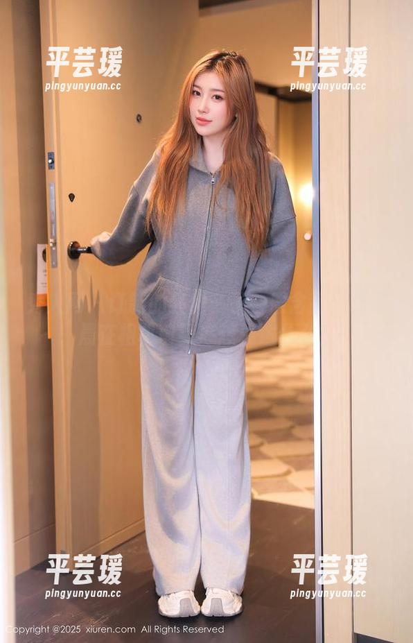 秀人网 - 订制的红裙多了一层含蓄：杨晨晨在相机前到底想表达什么？