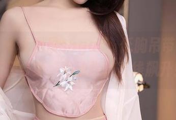 秀人网 – 杨晨晨sugar：低胸吊带与丝袜美腿合集，心动指数直线飙升！