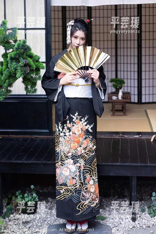 秀人网 - 私拍、内衣、林文文，三者碰撞出小火花，成就了我的下午小憩！