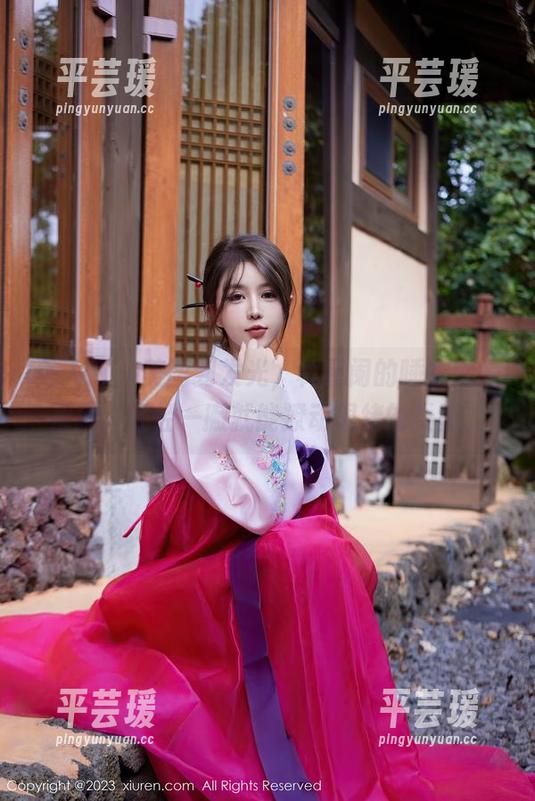 秀人网 - 美图到发光，林星阑的睡衣就是那种，轻轻一撇就能撩动思绪的类型。