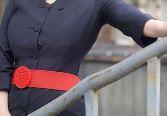 秀人网 – 从汁汁的死库水原图中流出来的，难以捉摸的味道，似乎没完没了。