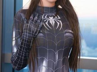 秀人网 – 汐汐爱吃草莓的美脚高清出镜：脚丫也能闪闪发光？