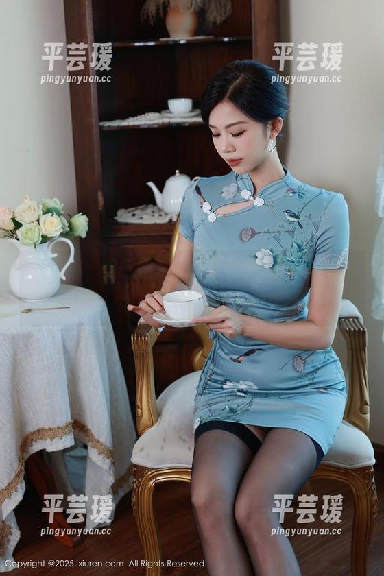 秀人网 - 和王馨瑶yanni的图集来一次亲密接触，丝袜到底能撑起多少美感？